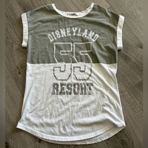 Disney Parks Disneyland Graphic Tee Women’s Small